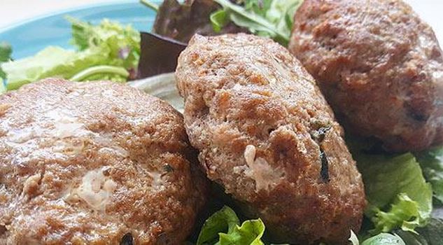 Δοκιμασμένα μυστικά για αφράτα και ζουμερά μπιφτέκια